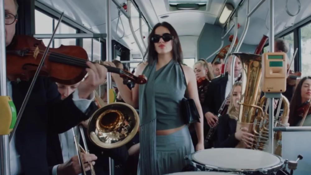 Rosalia nakręciła w POLSCE teledysk. Te powiązania z naszym krajem robią wrażenie