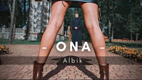 Ona