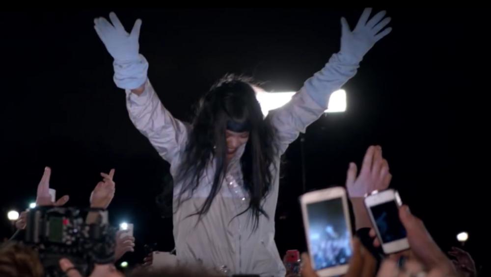 Rihanna rzuciła się w ramiona fanom!