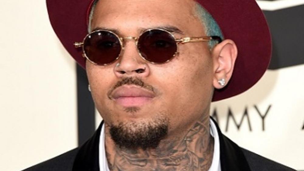 Chris Brown ma tatuaż na głowie?