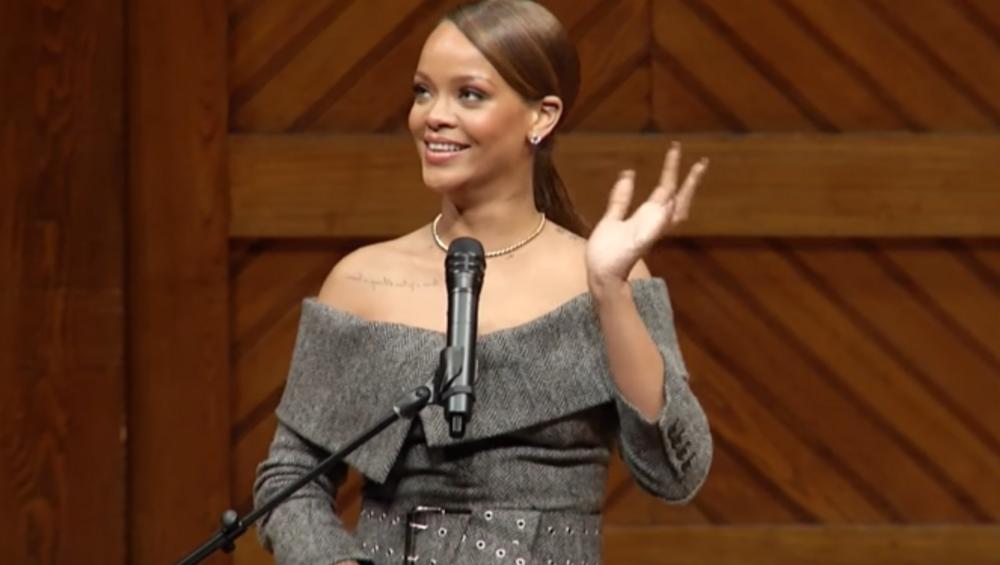Rihanna odbiera nagrodę Humanitarian Of The Year. ZOBACZ WIDEO! Rihanna odbiera nagrodę Humanitarian Of The Year. ZOBACZ WIDEO!