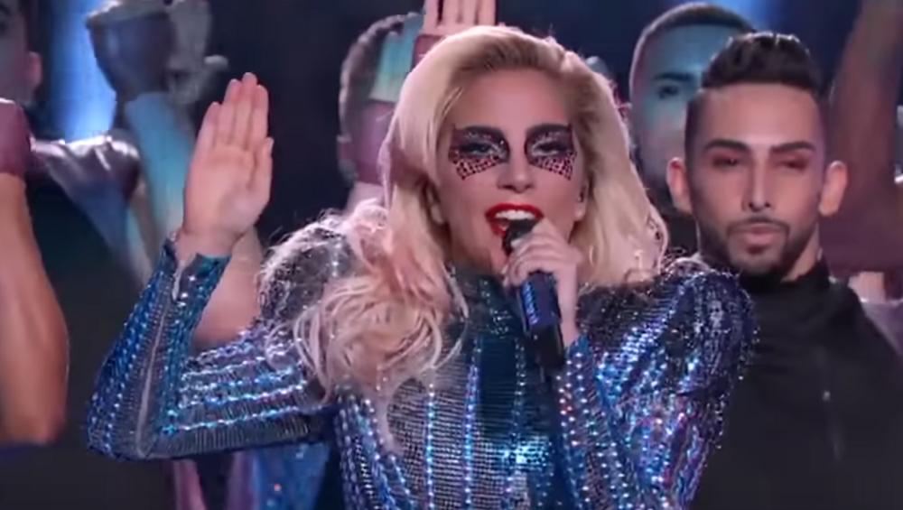 Internauci oddzielili wokale Lady Gagi z występu Super Bowl