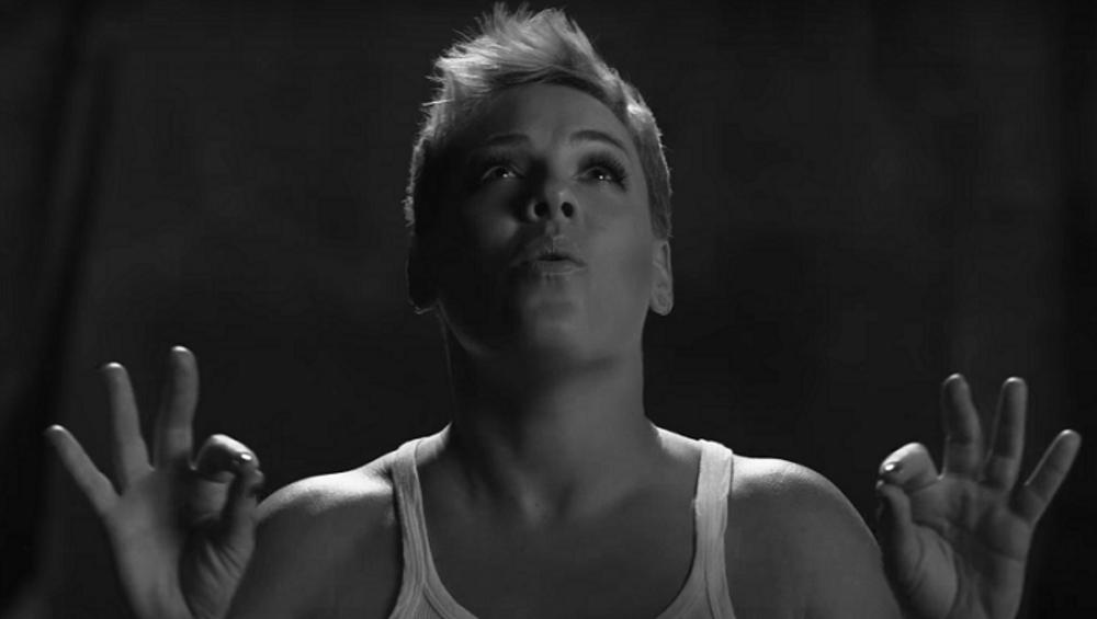 Czarno-biała P!nk prezentuje swój nowy singiel! Będzie hit? [ZOBACZ KLIP]