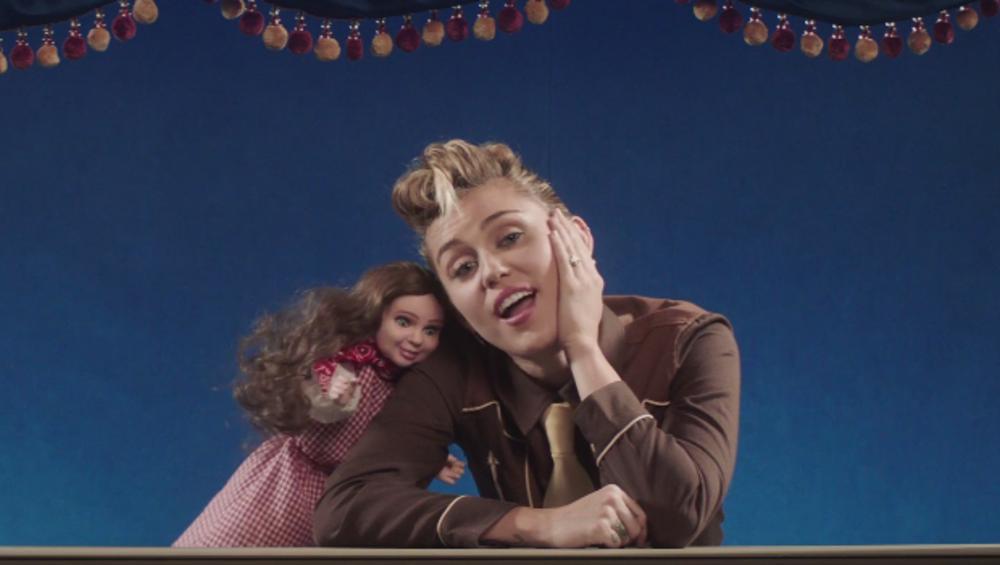 Stara - nowa Miley i najnowszy klip do „Younger now”
