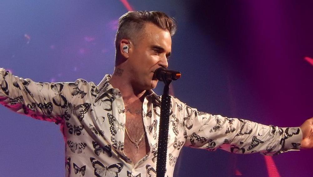 Robbie Williams tłumaczy się ze swojego gestu z otwarcia mundialu Robbie Williams tłumaczy się ze swojego gestu z otwarcia mundialu