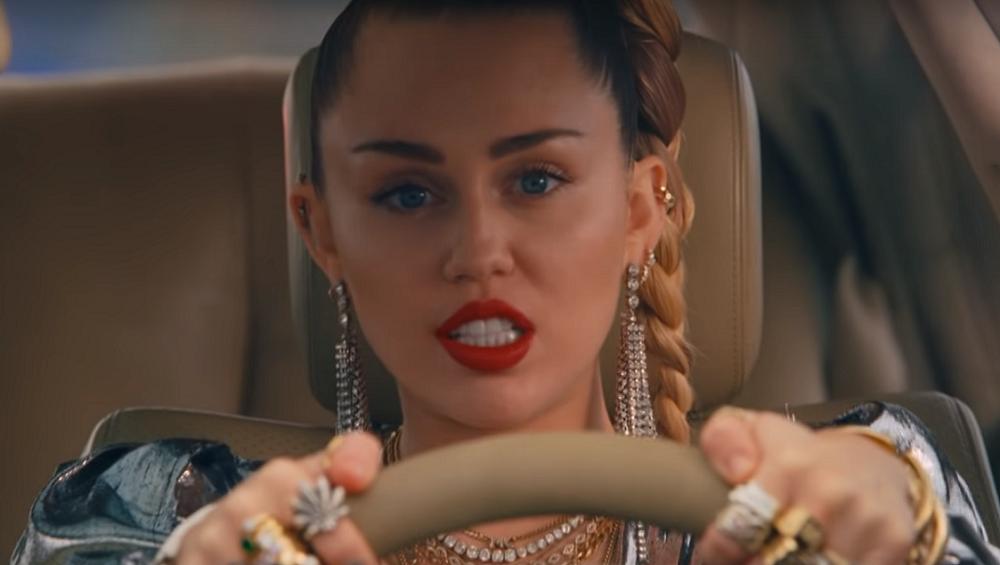 Miley Cyrus i Mark Ronson: przemoc i seks w nowym klipie