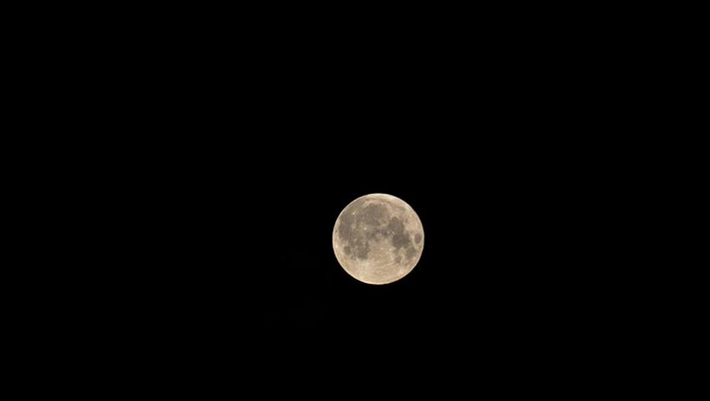 Pełnia Księżyca – 19.04.2019. O której oglądać?