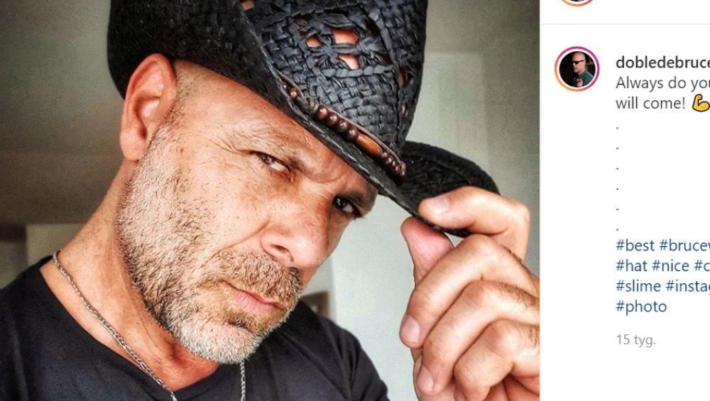 Bruce Willis ogolił córce głowę na kwarantannie! Jest wideo Bruce Willis ogolił córce głowę na kwarantannie! Jest wideo