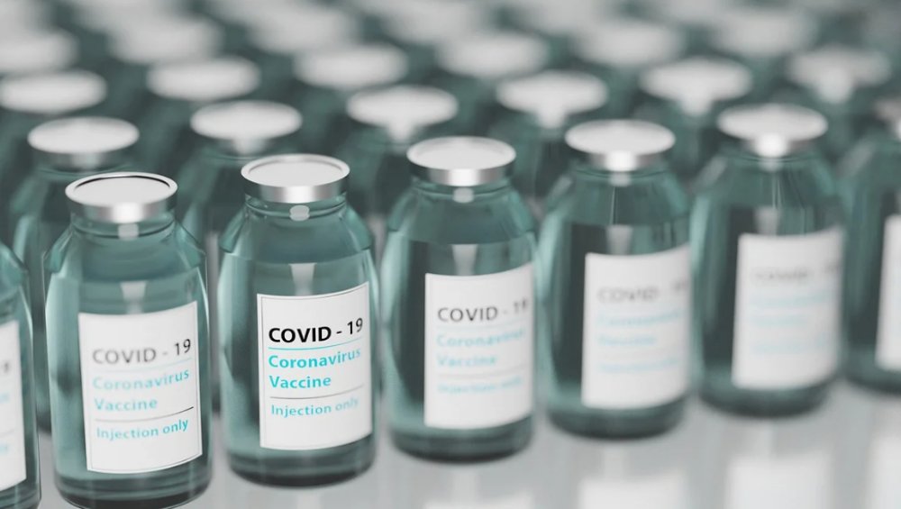 Trzecia dawka szczepionki przeciw COVID-19? Polska negocjuje