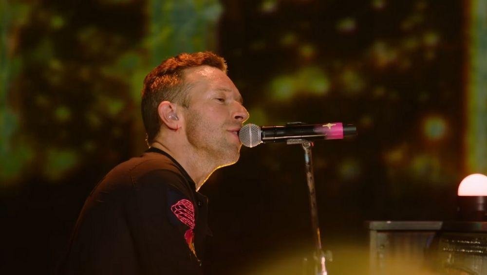 Wokalista Coldplay improwizuje piosenkę urodzinową dla 10-latka. Zobaczcie to urocze wideo