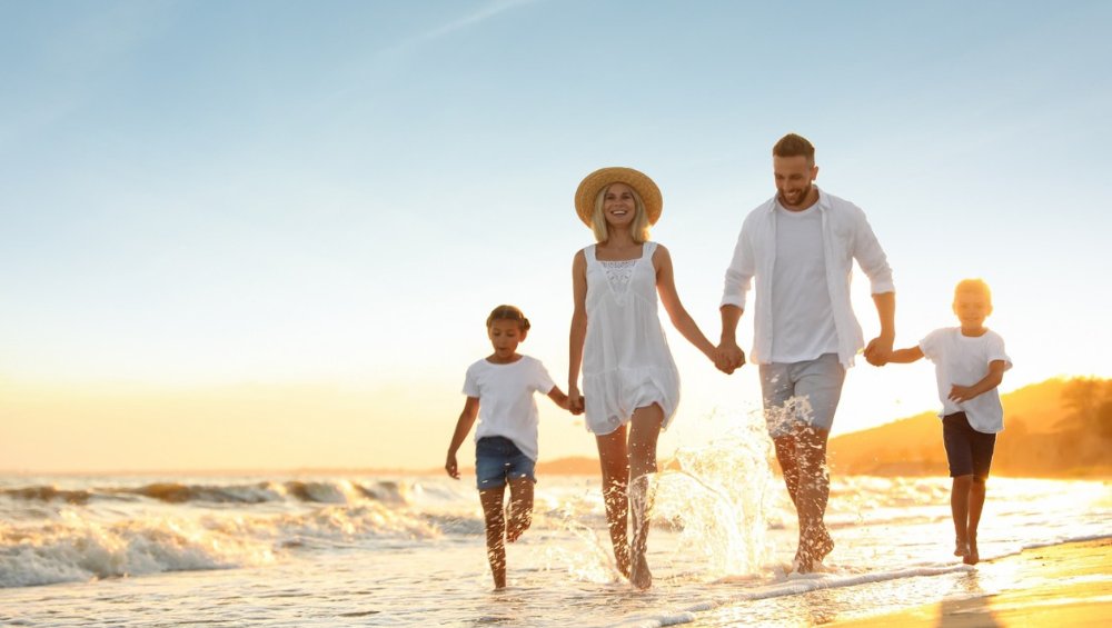 Planujesz rodzinne wakacje nad morzem? Zobacz, które miejscowości będą idealne