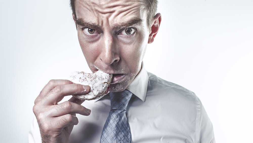 Tłusty czwartek: jak "poprawnie" jeść pączka? Tego sposobu mogliście nie znać