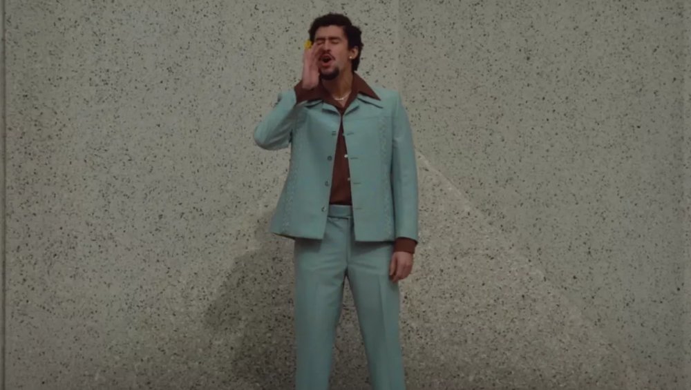 Bad Bunny w teledysku do NUEVAYol. To wyraz sprzeciwu wobec polityki