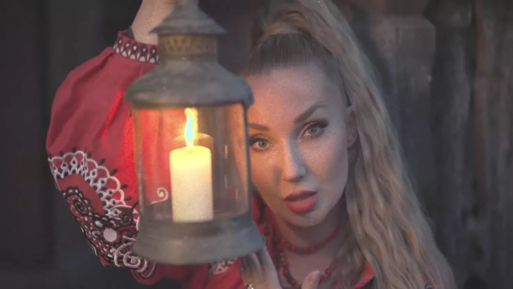 Cleo w jednym z najbardziej osobistych kawałków. Światło to opowieść o samotności