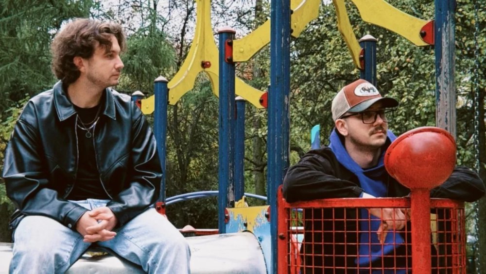 Michał Sieńkowski z zespołem Pomonte zabiera nas w beztroskie lata 90. Posłuchajcie utworu oranżada w proszku Michał Sieńkowski z zespołem Pomonte zabiera nas w beztroskie lata 90. Posłuchajcie utworu oranżada w proszku