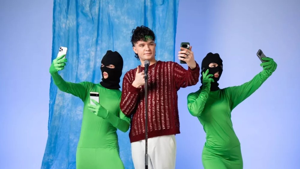 Kolorek muzycznie komentuje cyfrowy chaos. Posłuchajcie Coś tu znowu barabani