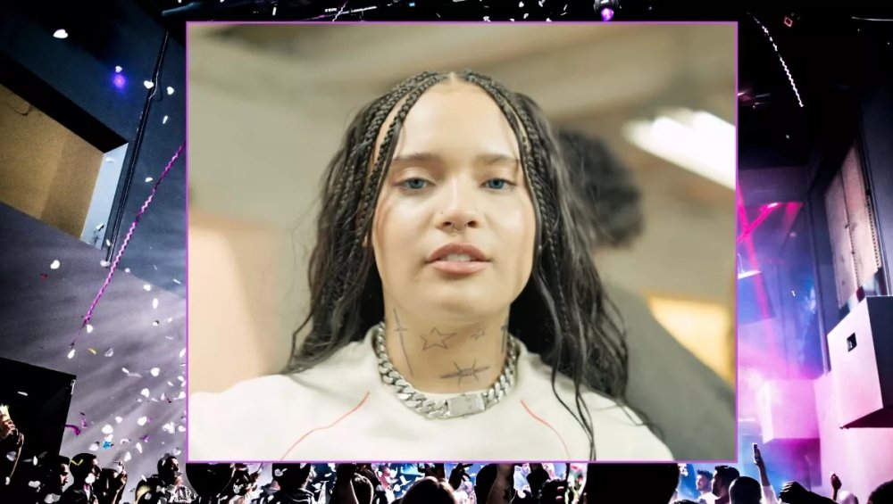 Tak Sara James wyglądała na studniówce. Zaskoczyła nowym kolorem włosów