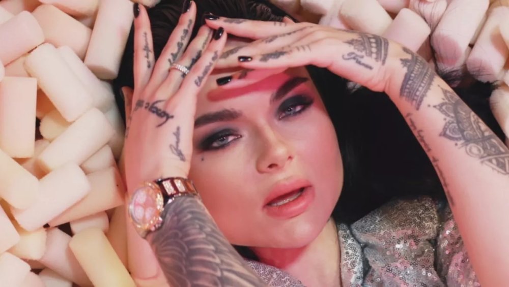 Zusje już tak nie wygląda. Odmieniona wraca z nową piosenką