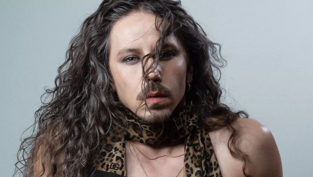 Michał Szpak wrócił wspomnieniami do komunii. Spełnił prośbę księdza
