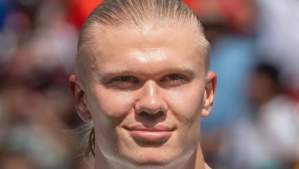 Erling Haaland stał się viralem i przeraża kibiców na mundialu. Co wiemy o piłkarzu z Norwegii?