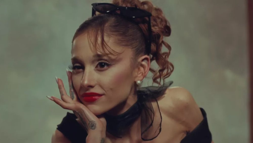 Ariana Grande cała we krwi. W nowym teledysku rozprawia się z krytykami piłą łańcuchową