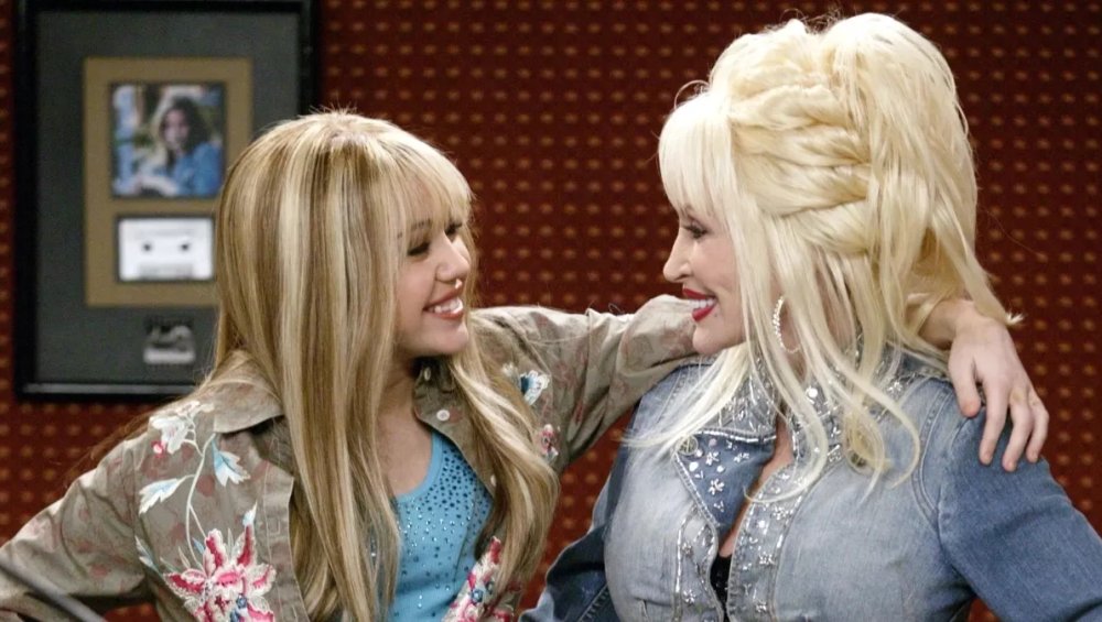 Miley Cyrus pożegnała Dolly Parton. Gwiazda była jej matką chrzestną