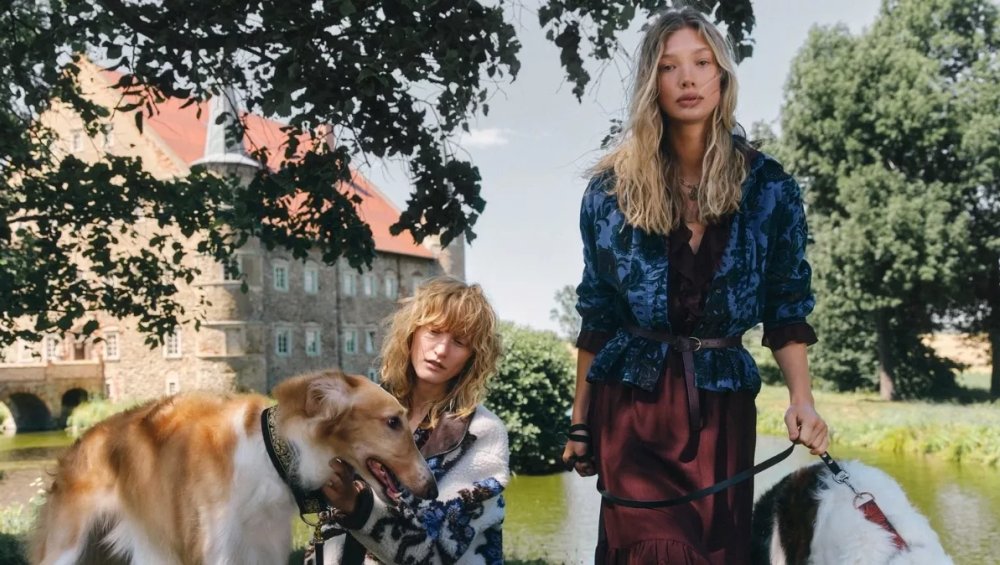 Jesienne boho. Jak stylizować zwiewne sukienki, gdy robi się chłodniej?