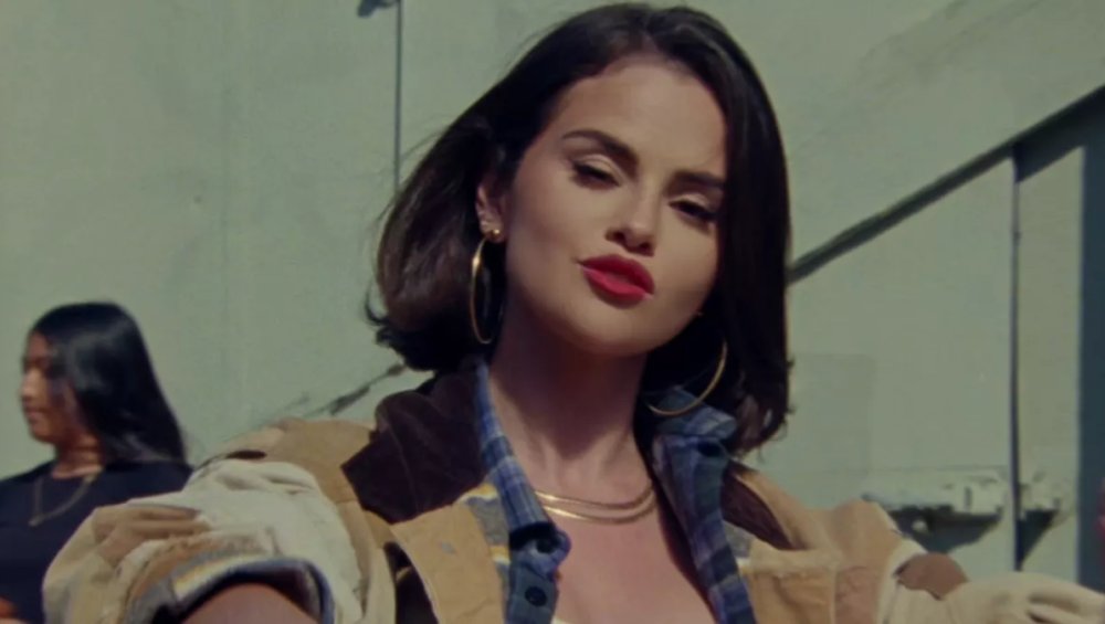 Selena Gomez z nowym teledyskiem. Jej mąż wygląda tam… niepokojąco