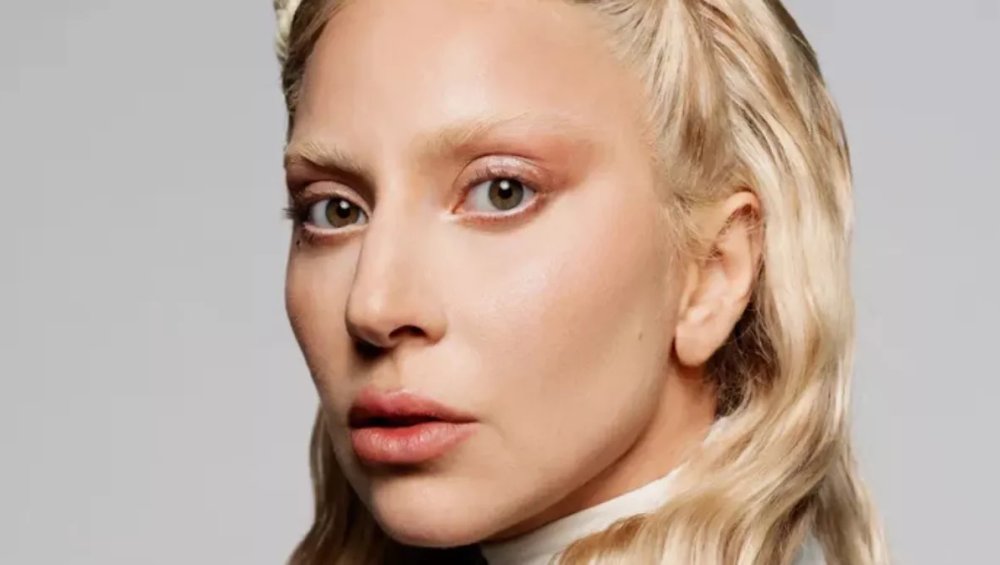 Lady Gaga na pierwszych zdjęciach z dzieckiem i partnerem. Wybrali się na spacer