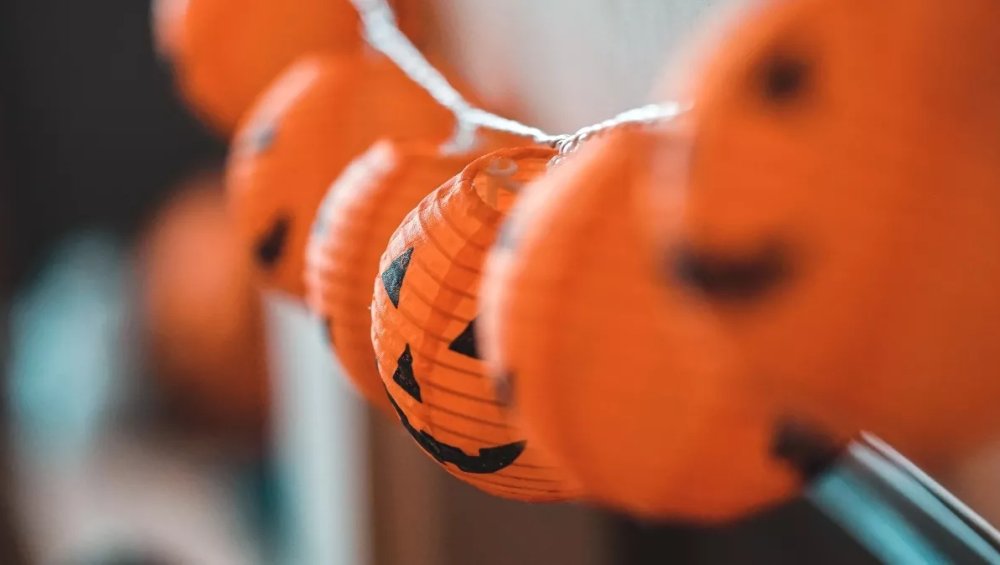 Akcesoria halloweenowe znikają z Biedronki i Smyka. To konsekwencja sytuacji w szkołach