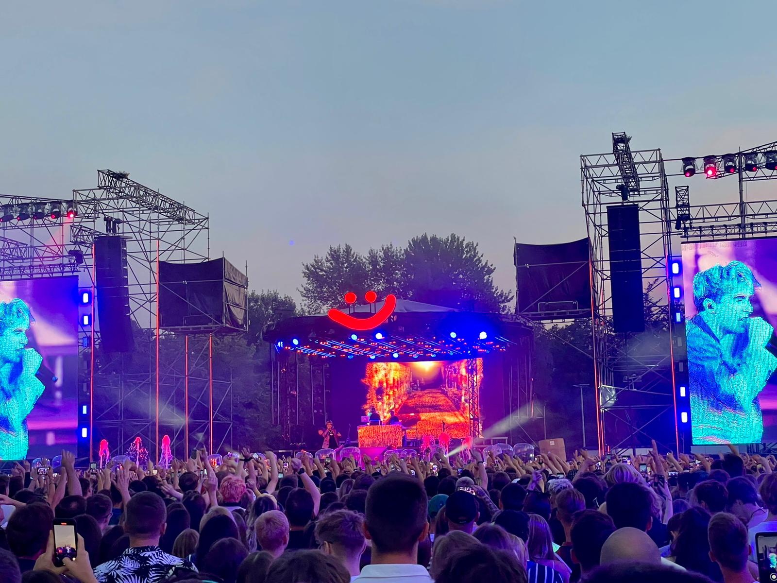 MATA TOUR Kraków 'wejście smoka', fani na scenie, fajerwerki i jeszcze